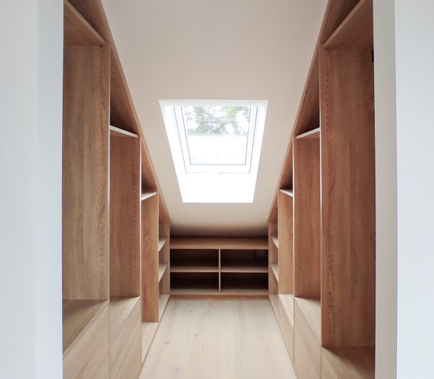 Begehbarer Dachschrägenschrank für mehr Stauraum